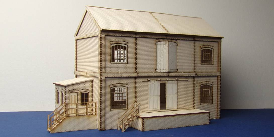 B 00-16 OO gauge lineside warehouse Two storey lineside warehouse with office and loading platform. This bundle features flooring system which is used instead of usual support kits to reinforce the construction. 
